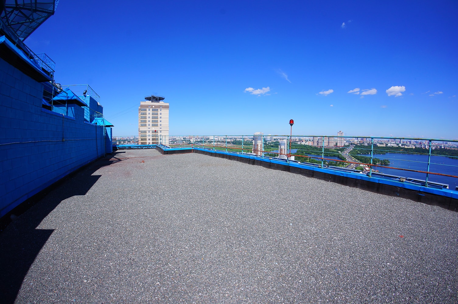 Крыша у залива